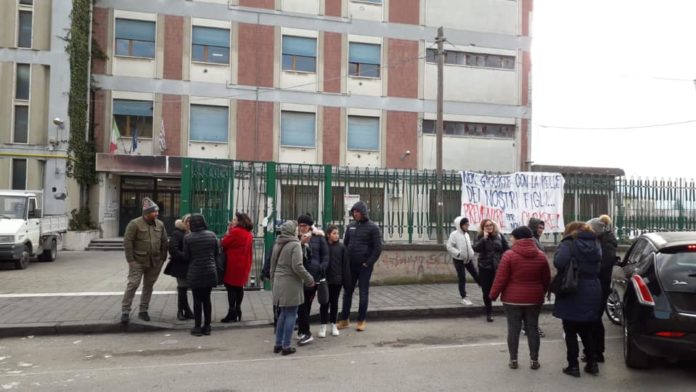 L@P ASILO 31 PROTESTA SCUOLA BOSCO LUCARELLI 1