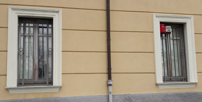 Palazzo Mosti vetri rotti