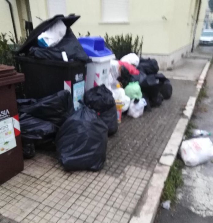 TV7 SOS Via Gentile rifiuti 3