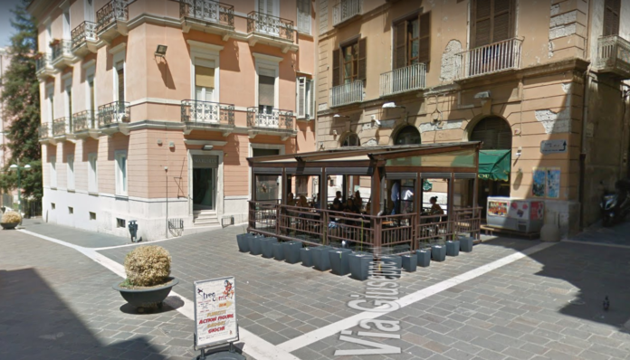 DEHORS bar