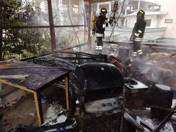 INCENDIO CASOLARE CONTRADA IANNASSI (3)