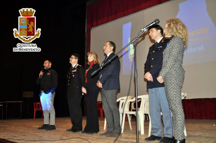 POlizia a scuola