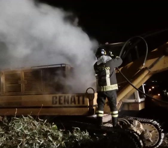 incendio escavatore