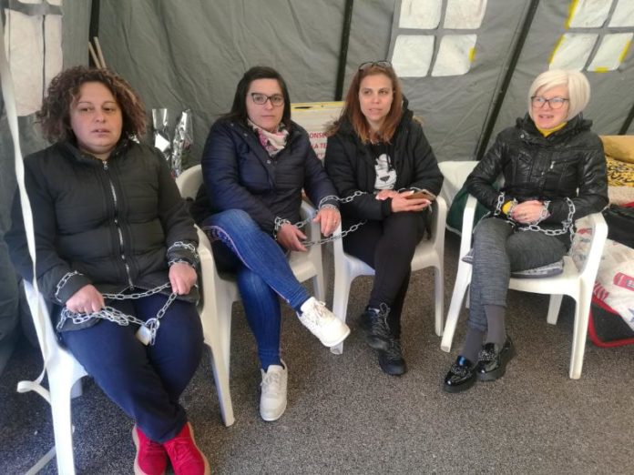 S.Agata manifestanti 2