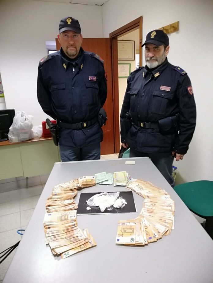 ARRESTO PUSHER CON CANE