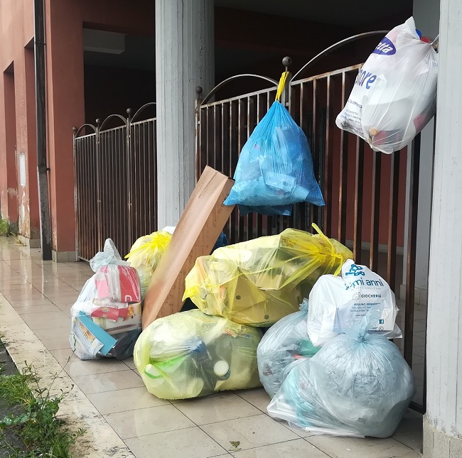 immondizia via garrucci