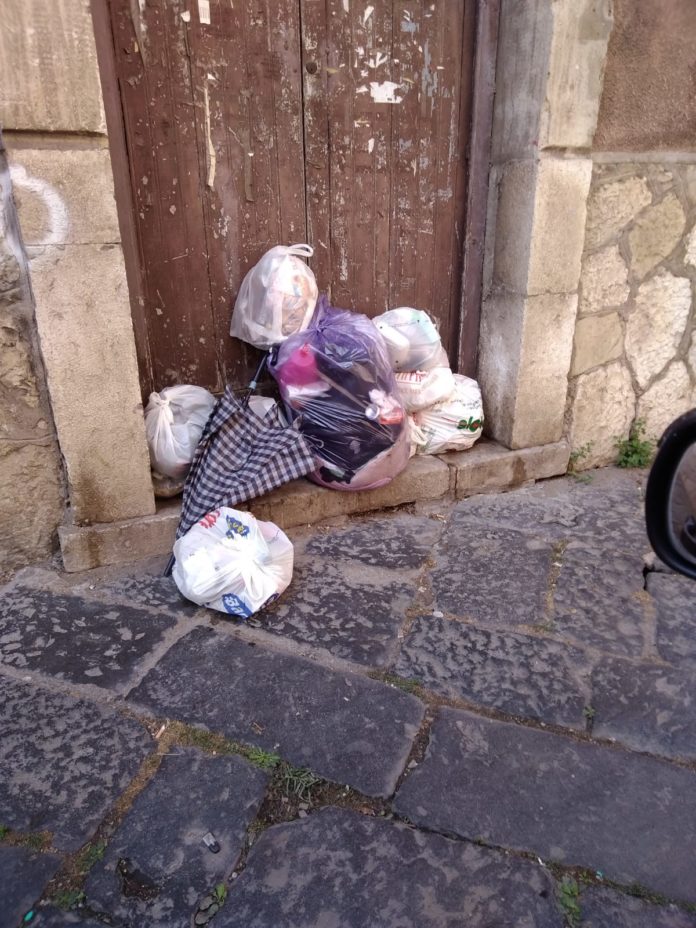 TV7 SOS sacchetti rifiuti