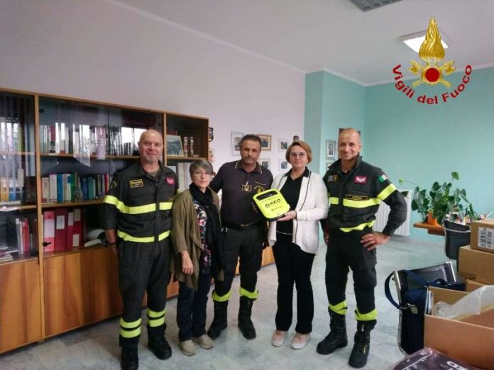 Vigili del fuoco defibrillatori