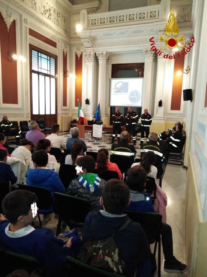 Vigili del fuoco in Prfettura