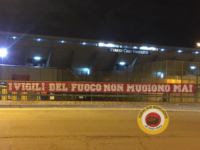 CURVA SUD STRISCIONE VIGILI DEL FUOCO