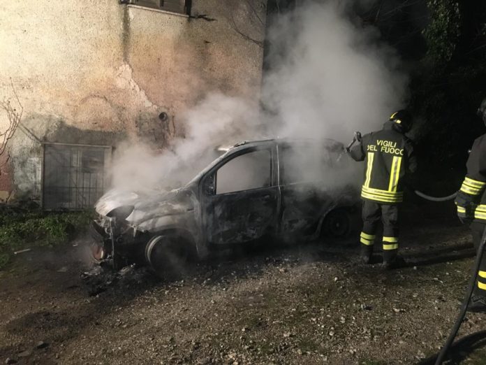 Incendio autoc6c22a7f-7e6f-4b5d-ae76-771083451f81