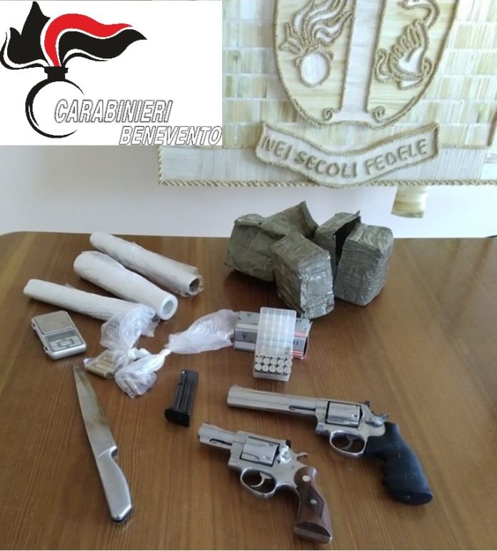 Carabinieri sequestro pistola