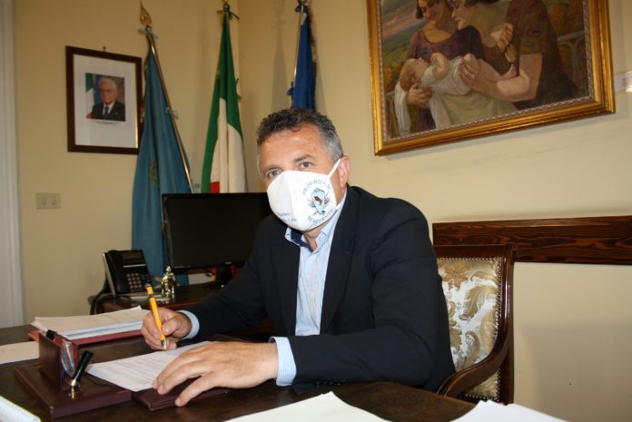 ANTONIO DI MARIA AL TAVOLO DI PRSIDENZA