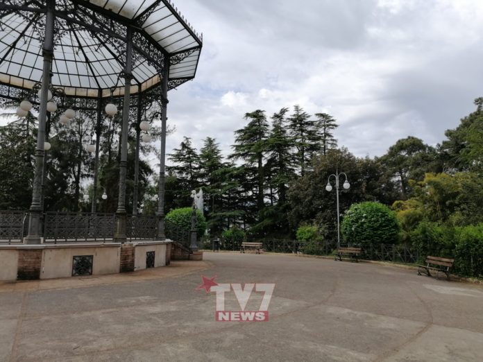 VILLA COMUNALE GIOCHI BIMBI VIETATI (10)
