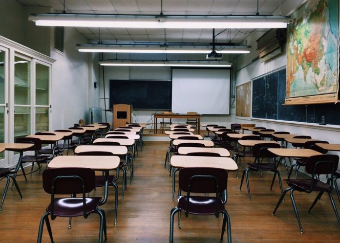 aula-scuola-banchi