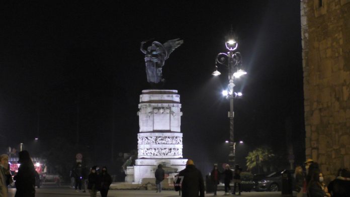 ALBERO NATALE PIAZZA CASTELLO (2)