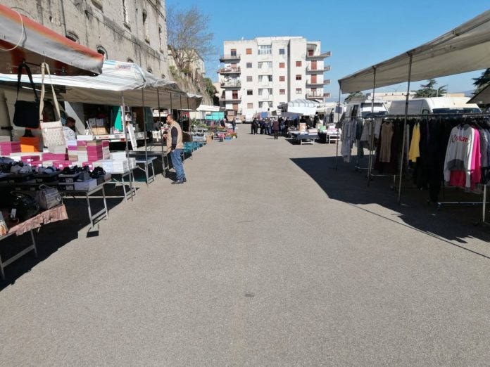 PROTESTA AMBULANTI MERCATO P.RISORGIMENTO 1