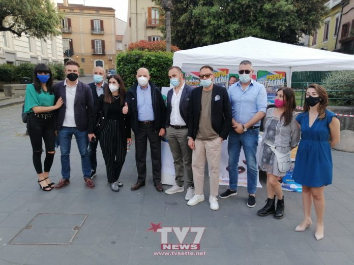 LEGA SALVINI GAZEBO GRANT 2