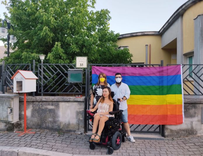 Telese-bandiera-arcobaleno
