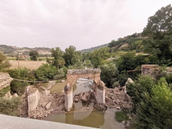 ponte apice crollata a