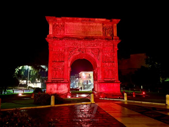 ARCO DI TRAIANO ILLUMINATO ROSSO (2)