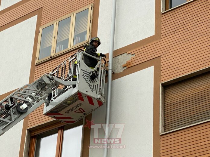 VIGILI DEL FUOCO INTERVENTO VIA DEI MULINI (8)