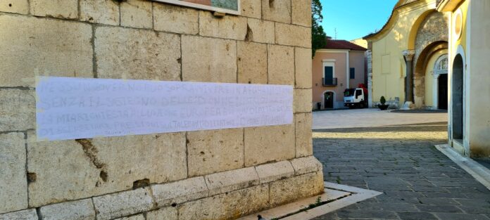 Manifesto Campanile