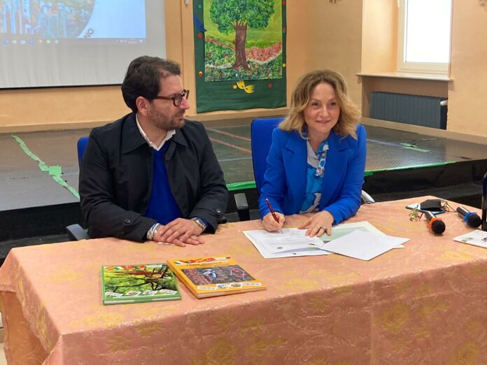 il presidente Costantino Caturano e la dirigente Elisabetta Di Maio