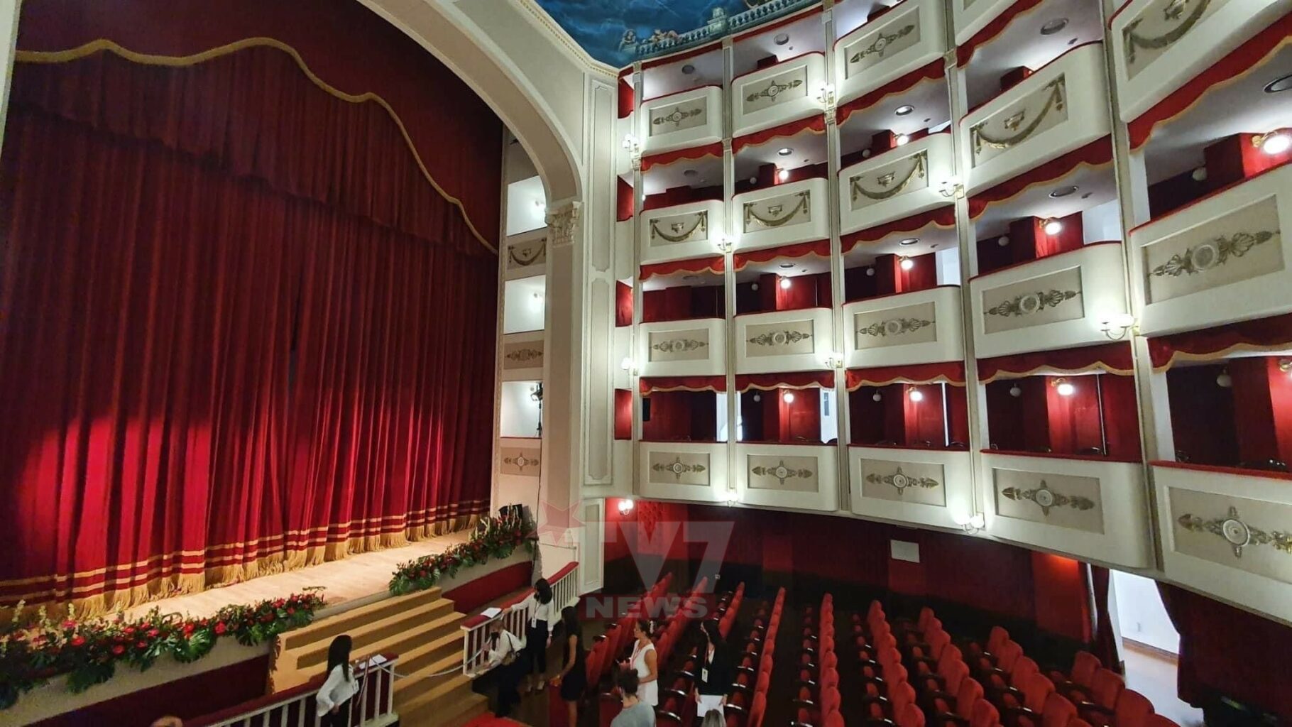 Cerimonia di apertura ed inaugurazione del Teatro Comunale “Vittorio  Emmanuele” di Benevento. FOTO | Tv7 Benevento