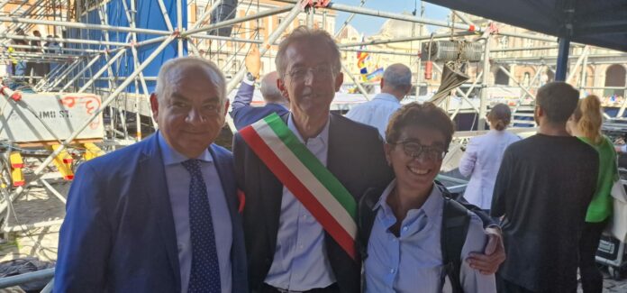 MANIIFESTAZIONEParente-con-Manfredi-manifestazione-pace-Napoli