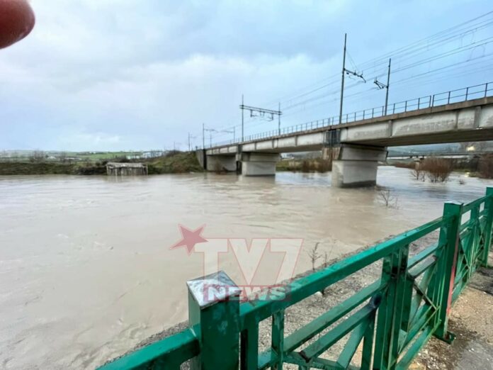 MALTEMPO FIUME CALORE IN PIENA 4