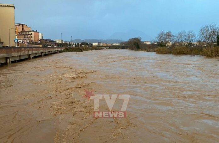 MALTEMPO FIUME CALORE IN PIENA 6