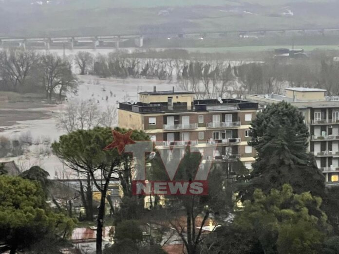 MALTEMPO FIUME CALORE IN PIENA 7
