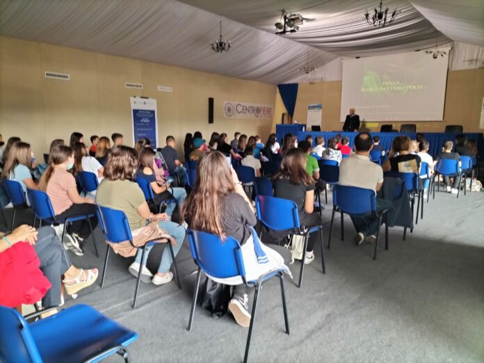 giovani a lezione di educazione stradale a Guida Sicura