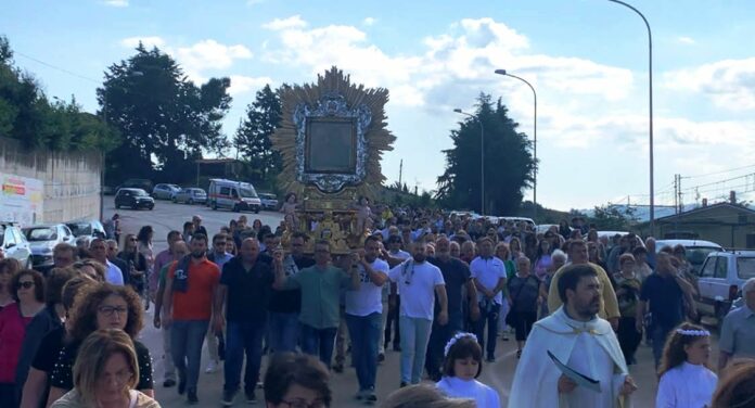 processione strada