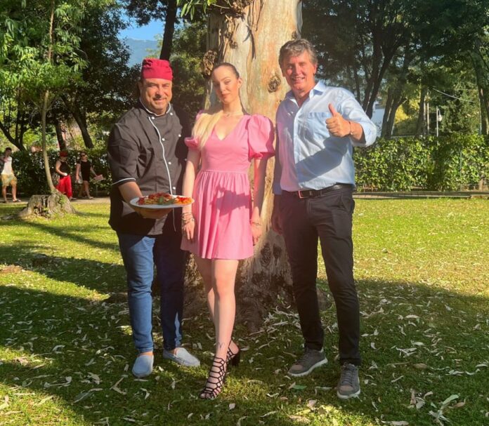 Rino Genovese con lo chef Precenzano ed Eva Ragozzino (direttore artistico Telesia for Peoples)