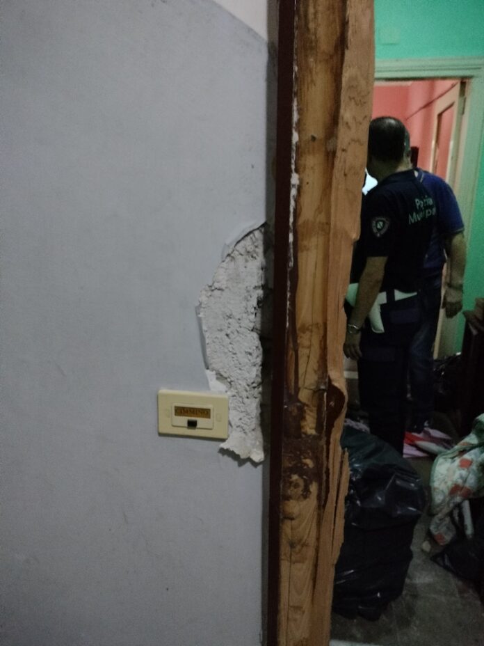 Sequestro LA PORTA SFASCIATA E VIOLATA