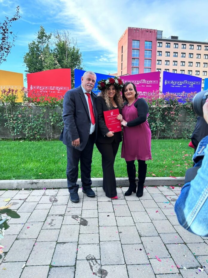 LAUREA FIGLIA ARMANCO COVIELLO 1