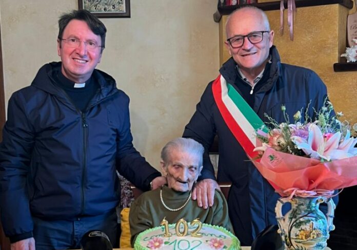 nonna Nicolina con il sindaco ed il parroco