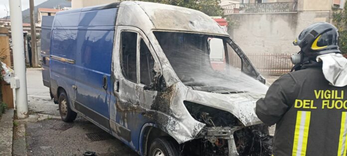 furgone incendio 2