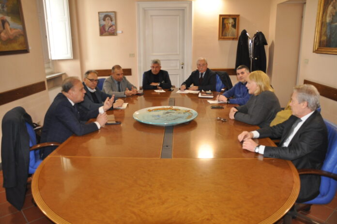 provincia riunione commercio 1