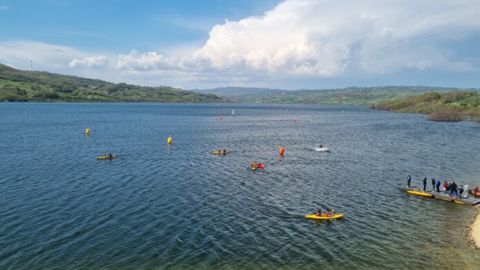 Canoa sul lago