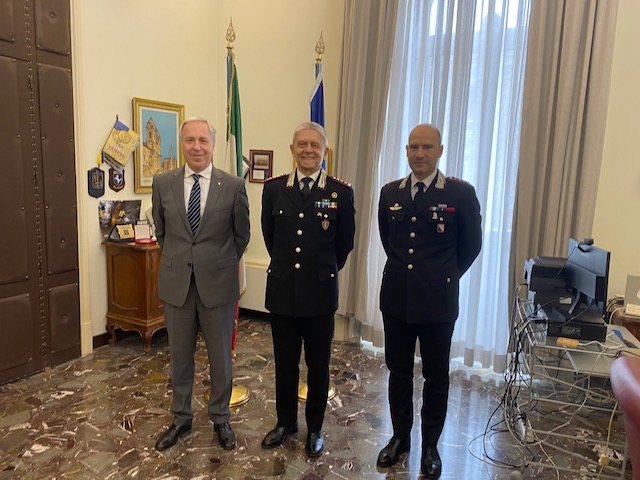 Prefetto e carabinieri visita