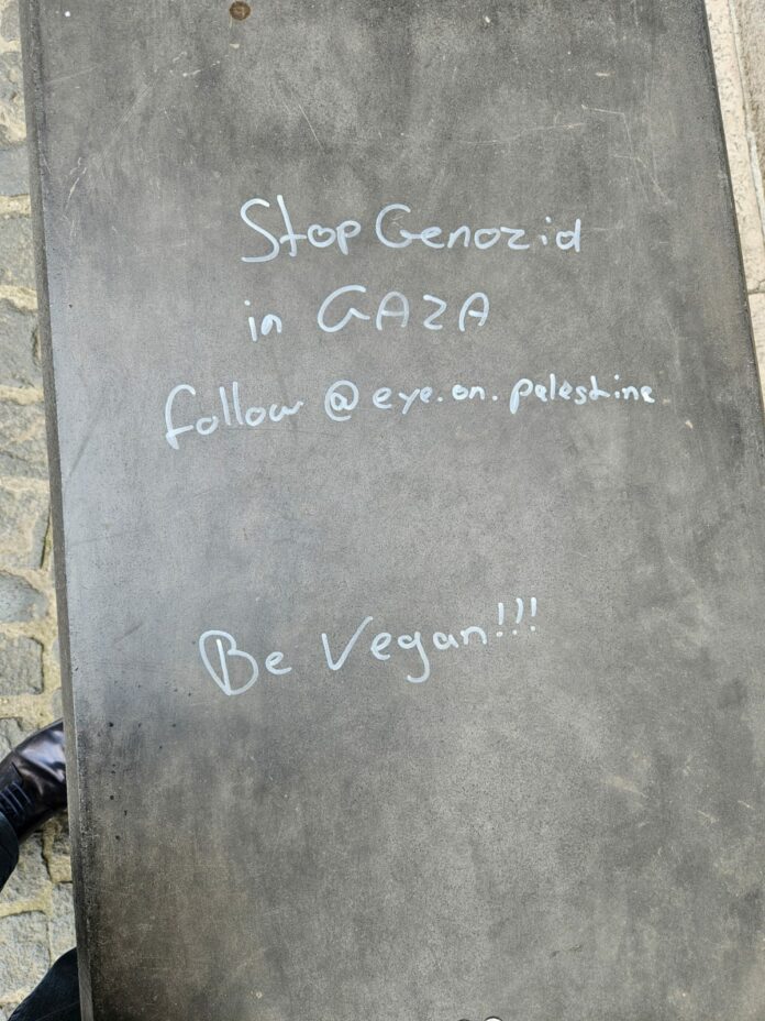Panchina Piazza Roma scritte