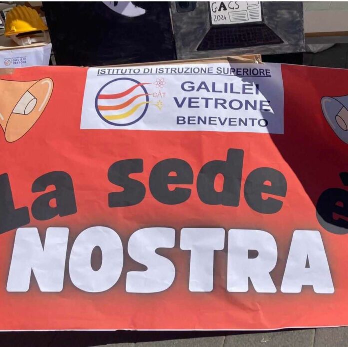 Galilei protesta scuola