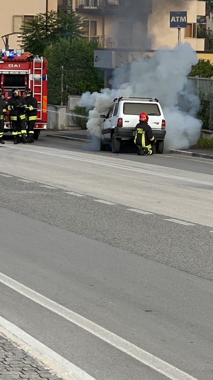 INCENDIO FIAT PANDA VIA VETRONEWhatsApp Image 2024-05-20 at 09.49.30 (2)