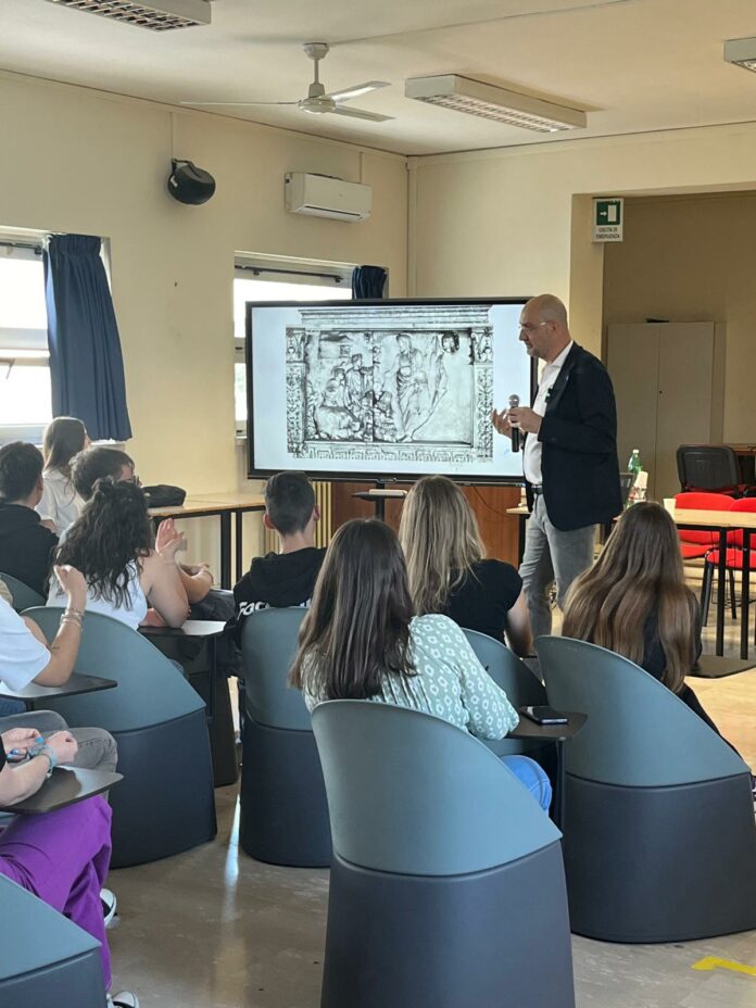 lezione di archeologiaWhatsApp Image 2024-05-23 at 10.38.46
