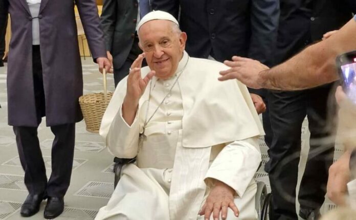 Papa-Francesco-saluta-Acli