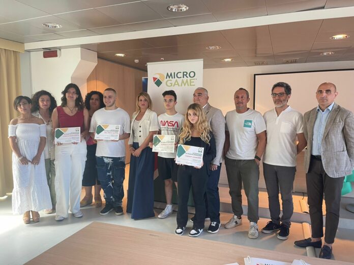 MICROGAME ESPERIENZA SCOLASTICA