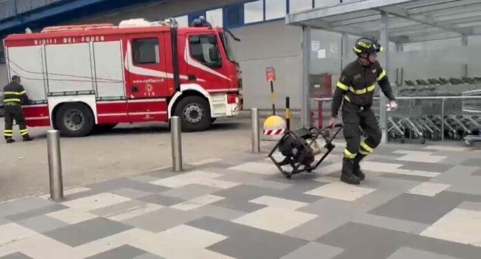 Incendio Centro Commerciale I Sanniti 2